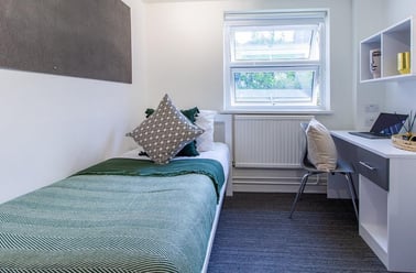 Bassett Green Road, Highfield, Southampton - Image 2